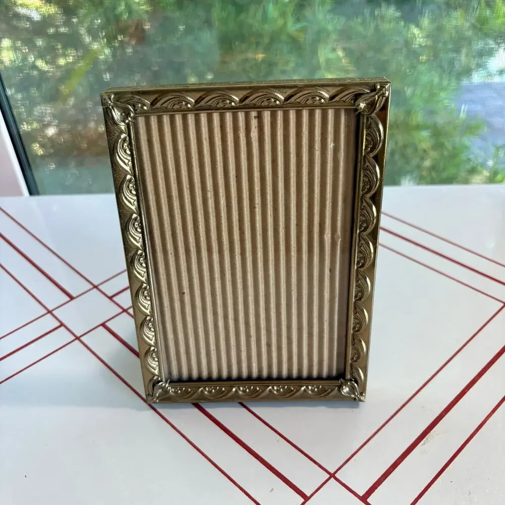 Vintage Gold Tone 5x7 Picture Frame Ornate Floral Tabletop Photo Frame.